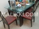 6 seater dining table in very good condition wooden chairs